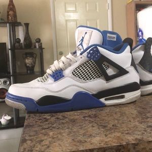 Jordan 4s